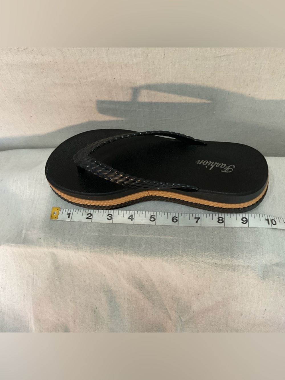 BRAIDED Look STRAPS-FLIP FLOPS , Thong Sandals/ size 9 A++
Squishy!. Black